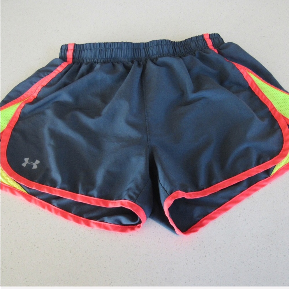 SALE🎉UNDER ARMOR || Gray Athletic Shorts